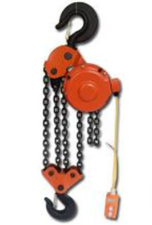 焊罐電動葫蘆輔助工人進行油罐儲罐的焊接工作